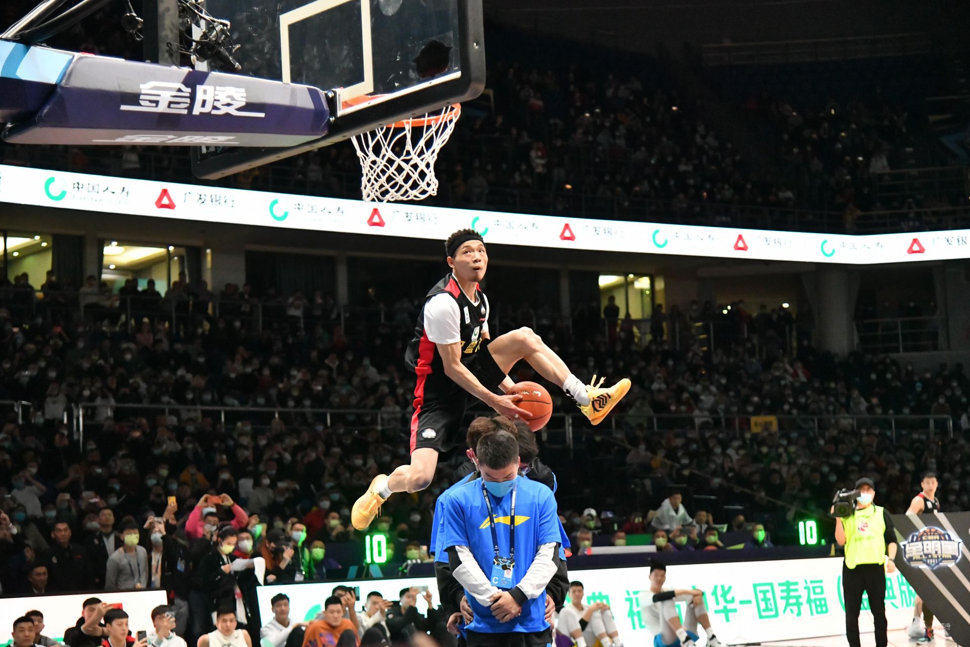 赛事更加丰 赛事更加丰