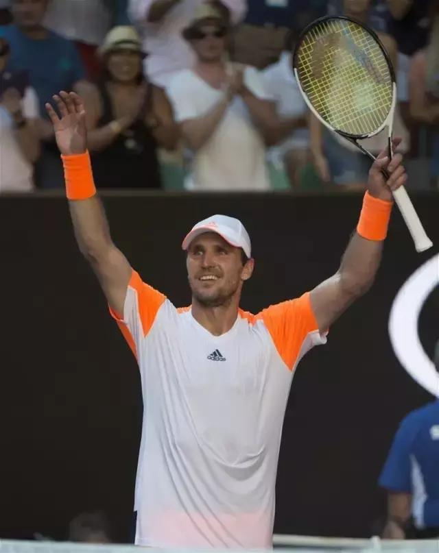 期待他在更 期待他在更