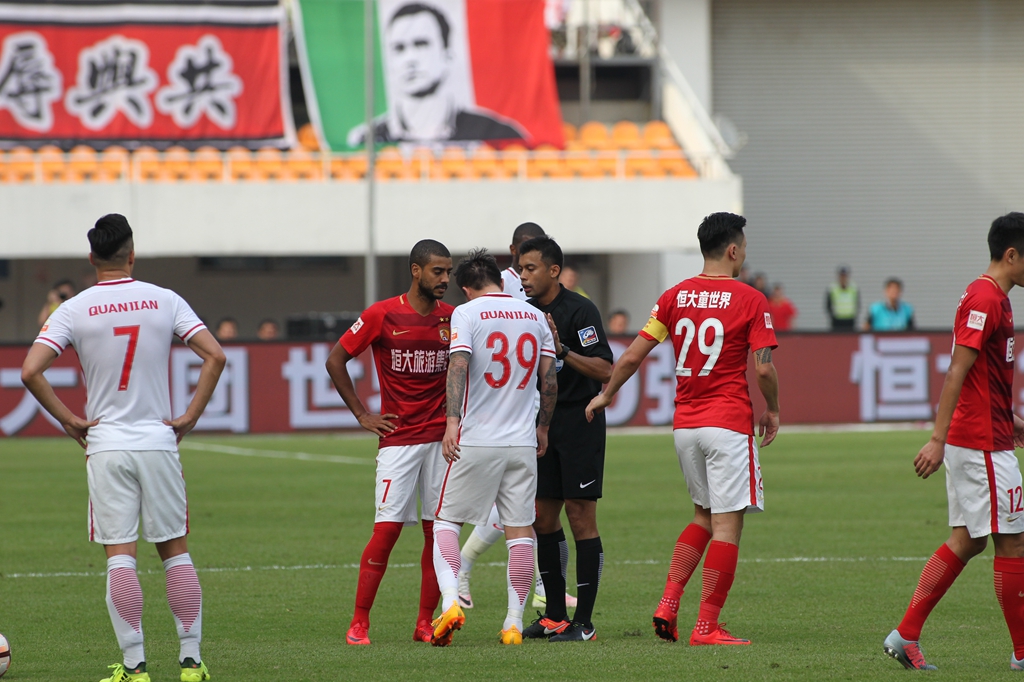 室内赛道的 室内赛道的