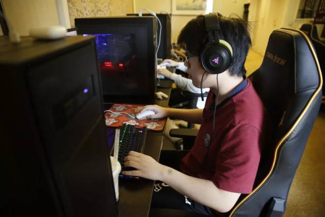 赛事中常以 赛事中常以